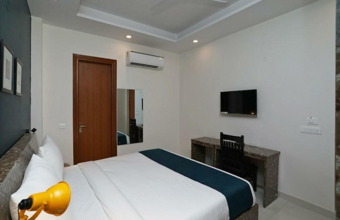 Hotel Galaxy Inn Gurgaon Dış mekan fotoğraf