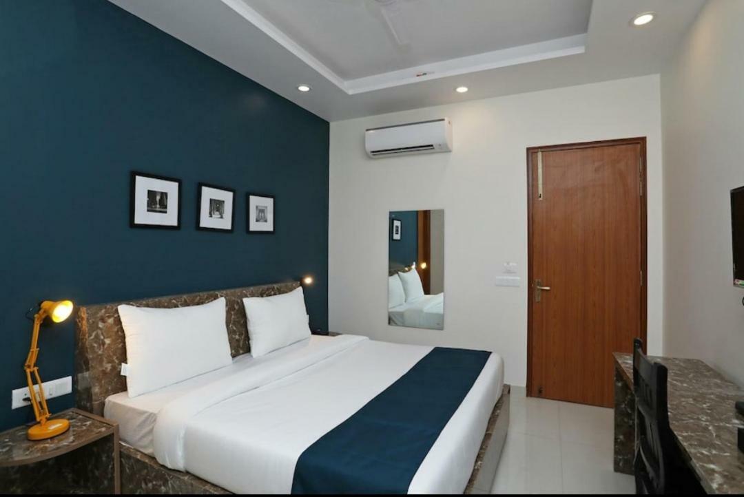 Hotel Galaxy Inn Gurgaon Dış mekan fotoğraf