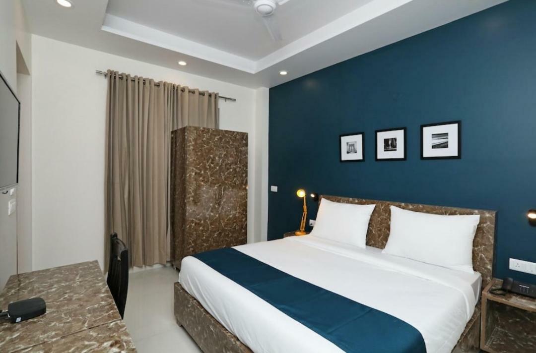 Hotel Galaxy Inn Gurgaon Dış mekan fotoğraf