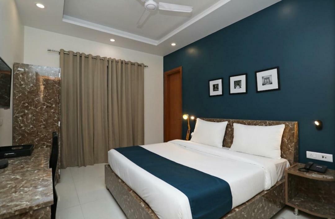 Hotel Galaxy Inn Gurgaon Dış mekan fotoğraf