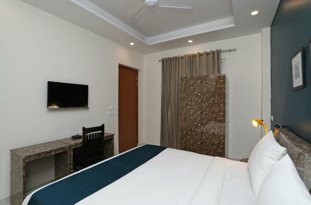 Hotel Galaxy Inn Gurgaon Dış mekan fotoğraf